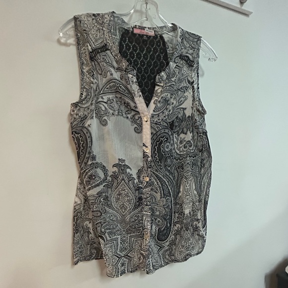 OLIVE HILL PRINTED BLOUSE WITH LACE DETAIL - Picture 2 of 9